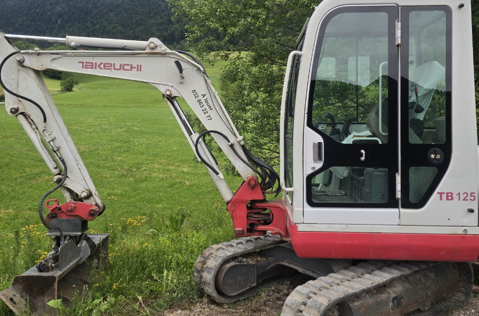 Location Retro Takeuchi TB 125 2.8 tonnes Location Retro Takeuchi TB 125 2.8 tonnes